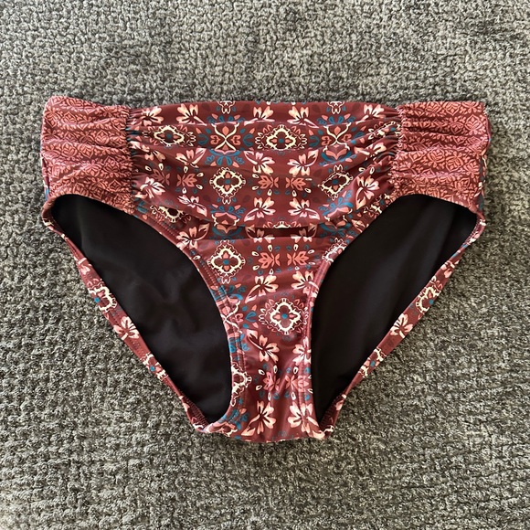 Bikini - Picture 3 of 8